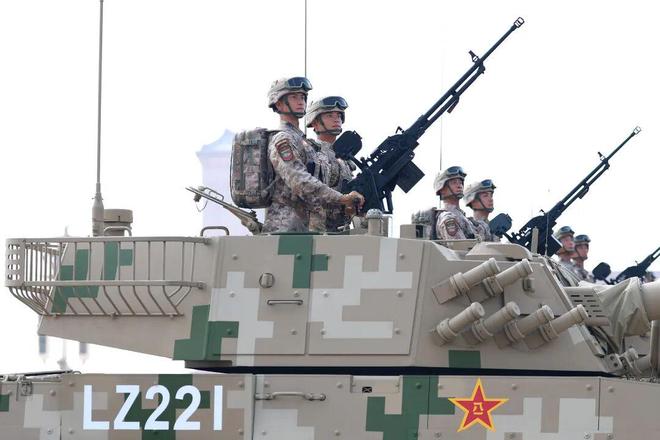 九三阅兵重磅武器汇总来了，中国军队装备已经Next Level，军迷变军盲