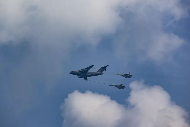 九三阅兵重磅武器汇总来了，中国军队装备已经Next Level，军迷变军盲