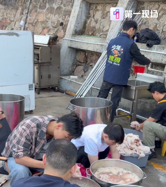 “烤鸡少年”承认用“肉宝王”调味