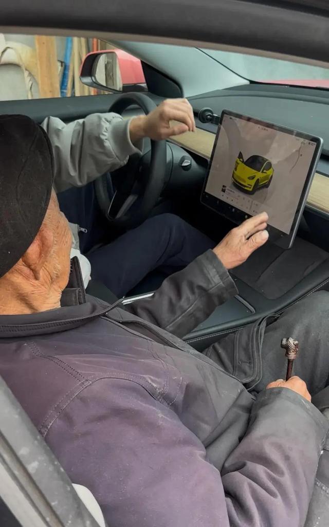 长沙扛楼小伙回应年入35万:扛楼赚了15万,互联网赚了20万,买车是为了方便回家看爷爷,也能到处跑接活