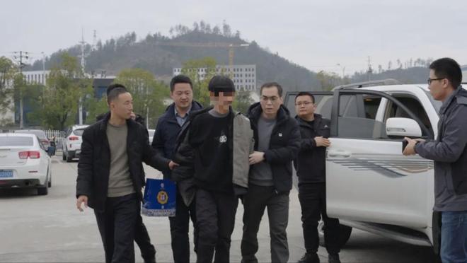 南京1994年抢劫杀人案告破！嫌疑人合谋抢劫并杀害出租车司机，32年后在棋牌室落网