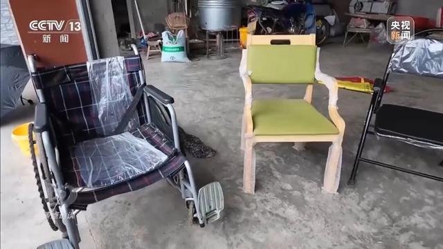 央视曝光惠民适老化改造变“敛财工程”：轮椅包邮425元，政府花1450元采购；15元的感应灯，政府采购价280元